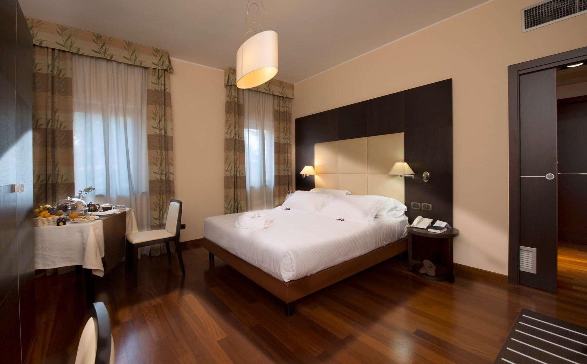 Hotel Guglielmo Catanzaro Buitenkant foto