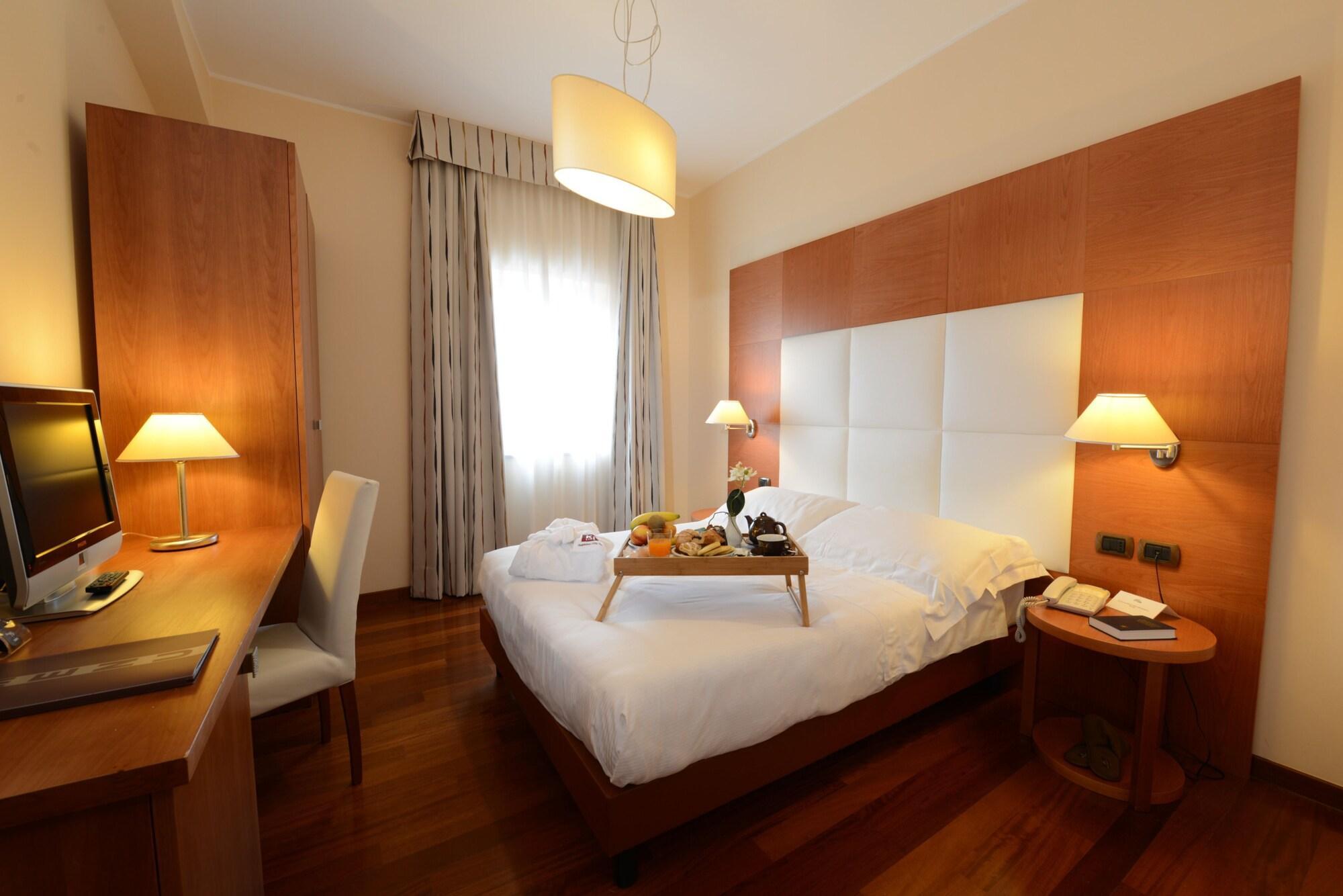 Hotel Guglielmo Catanzaro Buitenkant foto