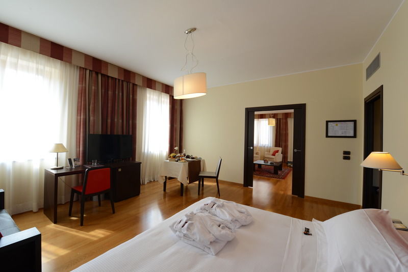Hotel Guglielmo Catanzaro Buitenkant foto
